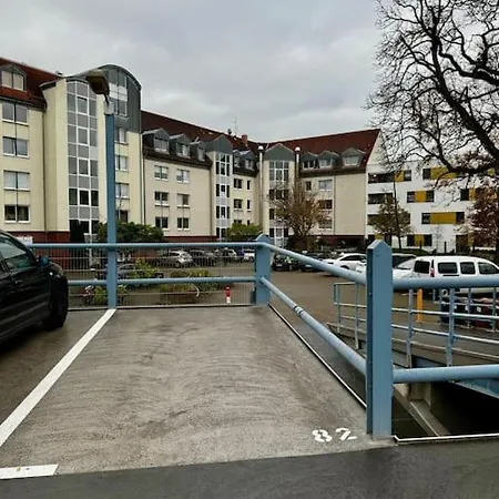 Larooms One * Halle (Saale)